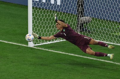 الزاكي: بونو تحول إلى أسطورة وأنا في قمة السعادة