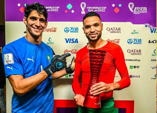 بونو يهدي جائزة الأفضل لزميله النصيري