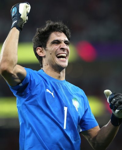 ياسين بونو: أسد بين الخشبات