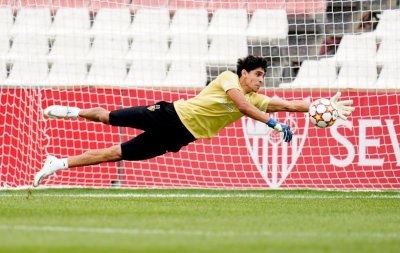 أسود المونديال: بونو يغري برشلونة وبايرن