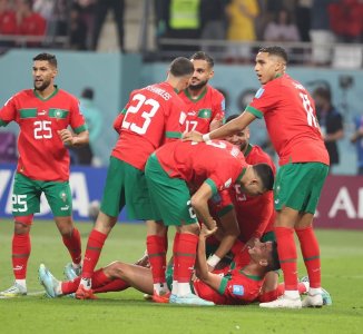 رغم الخسارة.. الجماهير إحتفلت بالمنتخب الوطني