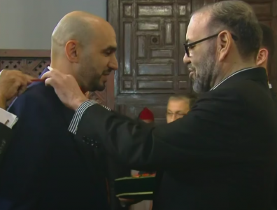 وليد الركراكي مرضي الوالدين، حظي باستقبالين