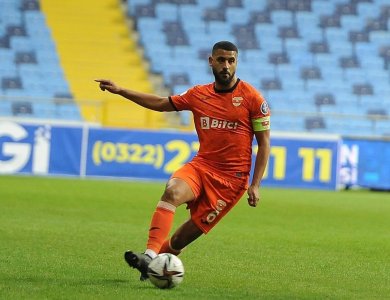 يوسف أيت بناصر مطلوب في إنجلترا