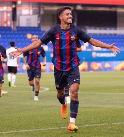 اشبيلية تنادي أخوماش