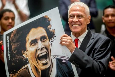 وفاة روبرطو ديناميت الهداف التاريخي للدوري البرازيلي عن 68 عاما