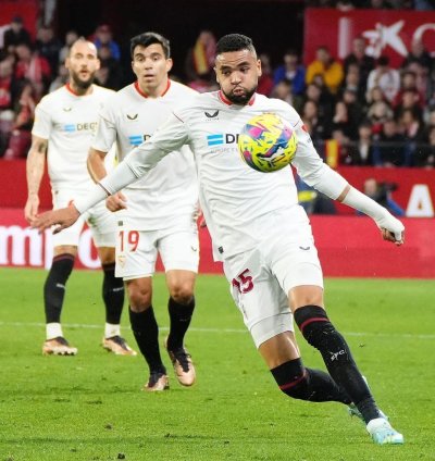 النصيري يرفض مغادرة اشبيلية