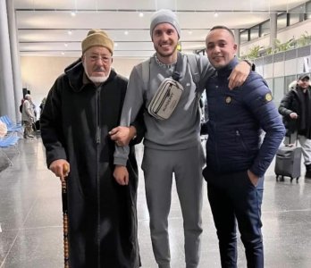 سليم أملاح يزور عائلته بالناظور