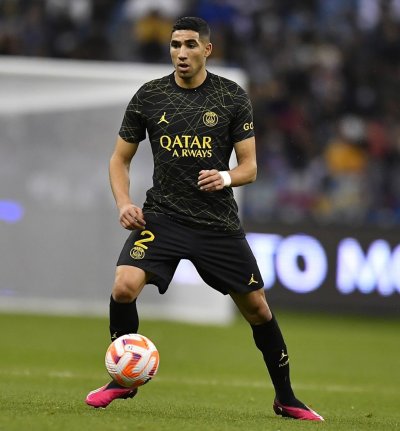 حكيمي أبهرته أجواء مباراة موسم الرياض