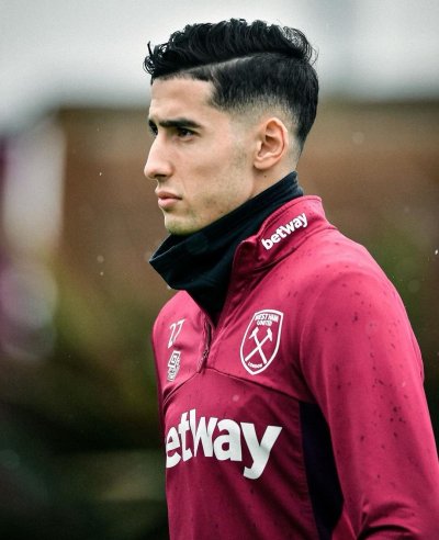 أݣرد في منتخب الأسبوع للدورة 21 من منافسات  البريميرليغ 