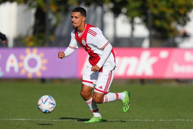 إستدعاء موهبة أياكس العيساتي ياسر لصفوف  أشبال الأطلس 