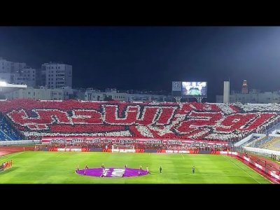 تيفو جديد من الجماهير الودادية في ليلة ماطرة