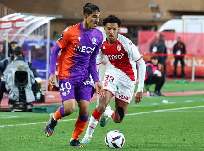 أيوب عمراوي الظهير الأيسر الجديد في عرين الأسود