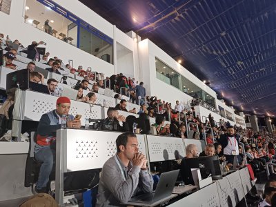 الصحافة الأجنبية حاضرة بقوة في ودية الأسود