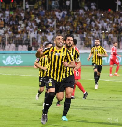 حمد الله يمنح الصدارة للإتحاد