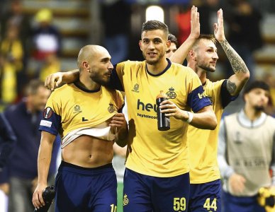 هل حقا تواصل الركراكي ببلجيكا مع اسماعيل قندوس؟