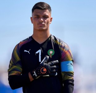 مدرب حراس الأولمبيين يتابع مستوى إلياس ماݣو ببلجيكا