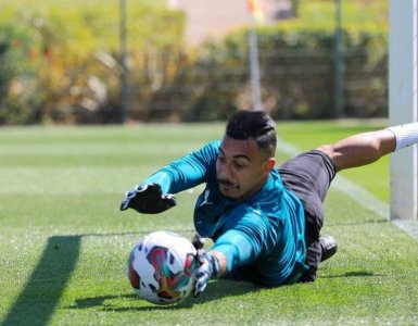 حارس الفتح أبرز مرشح للحضور مع بونو والمحمدي