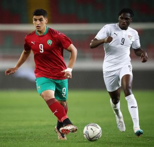 تراجع مستوى بنجديدة مع الرجاء هل يؤثر عليه مع الأولمبيين؟