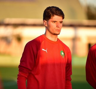 مدرب هولندا للأولمبيين تواصل مع العزوزي واللاعب متشبت بالمغرب مدرب هولندا للأولمبيين تواصل مع العزوزي واللاعب متشبت بالمغرب