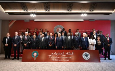 لقجع قدم إستراتيجية تطوير كرة القدم أمام السفراء