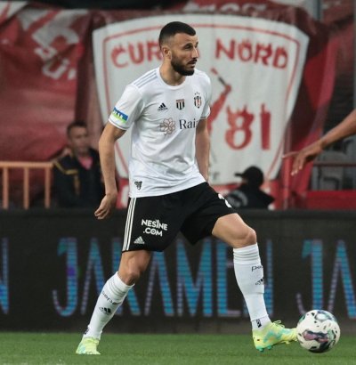 عرضان من البريمرليغ لعميد الأسود