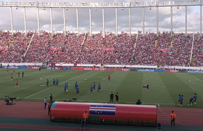 أجواء إحتفالية كبيرة في المدرجات