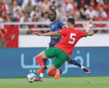 نايف أݣرد: واقعية مدافع