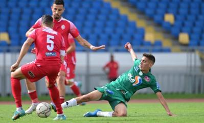 ديربي كأس العرش بين الوداد والرجاء بالدار البيضاء وليس في طنجة