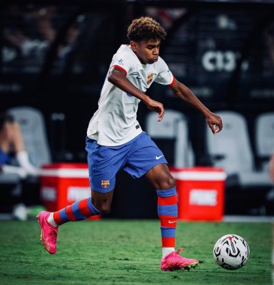 تألق لامين جمال مع برشلونة هل يعقد وضعية الجامعة لضمه؟