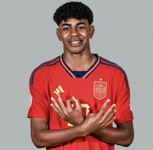 خوفا من الاسود.. إجتماع عاجل يجمع لامين جمال بمنسقين عن الجامعة الإسبانية