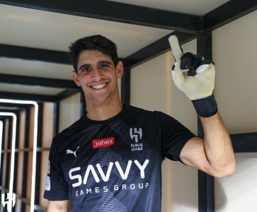 الركراكي: بونو لو يلعب في أي قارة هو أفضل حارس في العالم