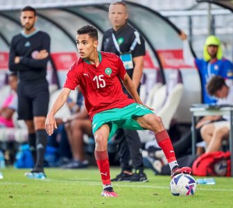 أشرف لعزيزي سيدخل في منافسة مع عمراوي لأول مرة