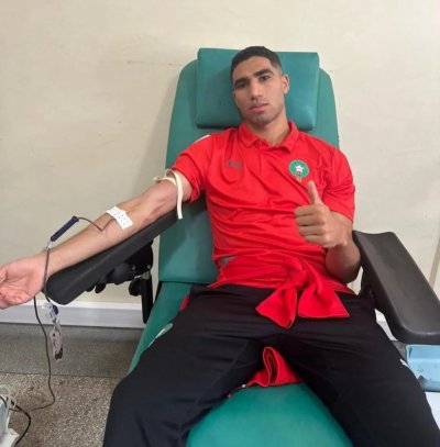 الصحف الهولندية تشيد بتبرع أسود الأطلس بالدم