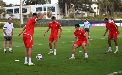 المنتخب الوطني يتوجه اليوم إلى فرنسا