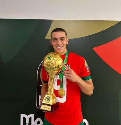 أمين الوزاني متشبت باللعب للمغرب ولايهتم بالجزائر