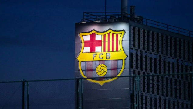 الشرطة الإسبانية تداهم مقر لجنة حكام كرة القدم في فضيحة دفع أموال مشبوهة