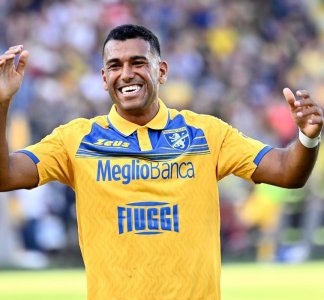 فروزينوني لن يستطيع تمديد عقود أسوده الثلاثة إلا بشروط