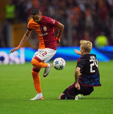 شكوك في غلطة سراي حول عودة زياش في مباراة الديربي