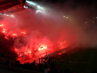 الشهب الحارقة أوقفت مباراة الكعبي والعرابي