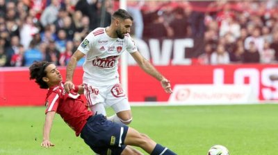 اول مغربي يلعب بالليغ1 في عمر 16 عاما