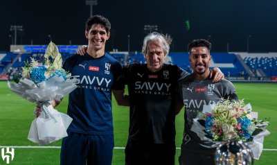 حارس الأسود يتوج بجائزة الشهر بالبطولة السعودية