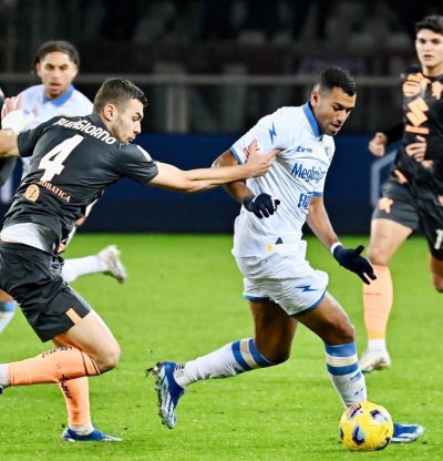 مدرب فروزينوني: اشديرة يحتاج للثقة وأنا سعيد بالعمل الذي يقوم