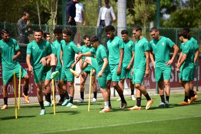 مفاجآت جديدة في لائحة الشرعي لمواجهة الدنمارك وأمريكا