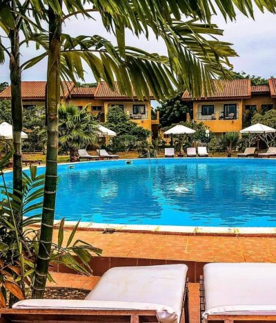 الجامعة تجهز فندقا تابعا لمواطنة مغربية بسان بيدرو لحل إشكال الإقامة