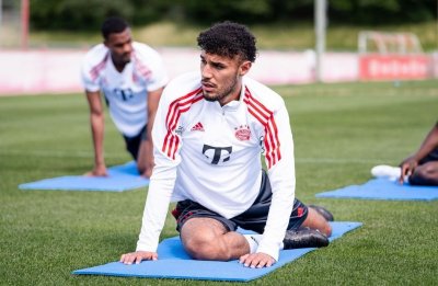 نصير مزراوي يتدرب منفردا في ميونيخ.. اللاعب لم يصل بعد