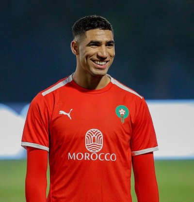 حكيمي يصل الخميس صباحا لمعسكر الفريق الوطني