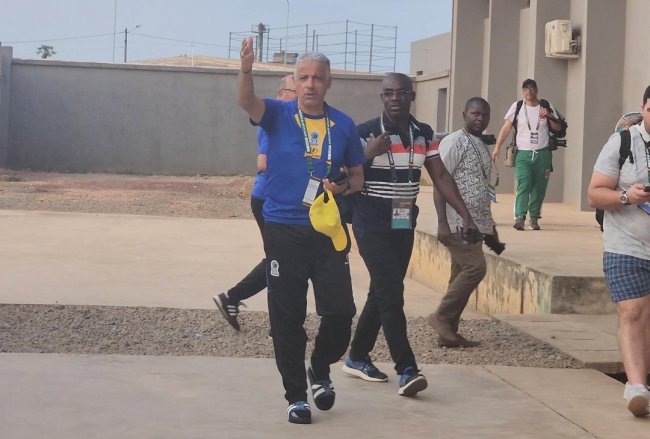 عمروش   صلح الجرة   مع الصحفيين المغاربة وهو من سمح لهم بمتابعة الحصة