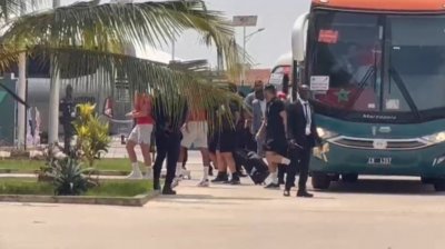 المنتخب الوطني يصل لملعب لورون بوكو