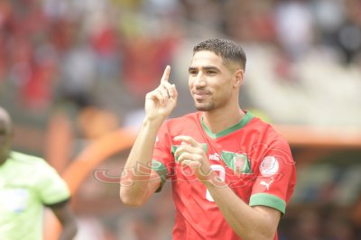 الأسود متقدمون بهدف أشرف حكيمي