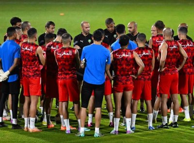 الناخب الوطني وليد الركراكي يعقد ندوة صحفية مرفوقا بالشيبي